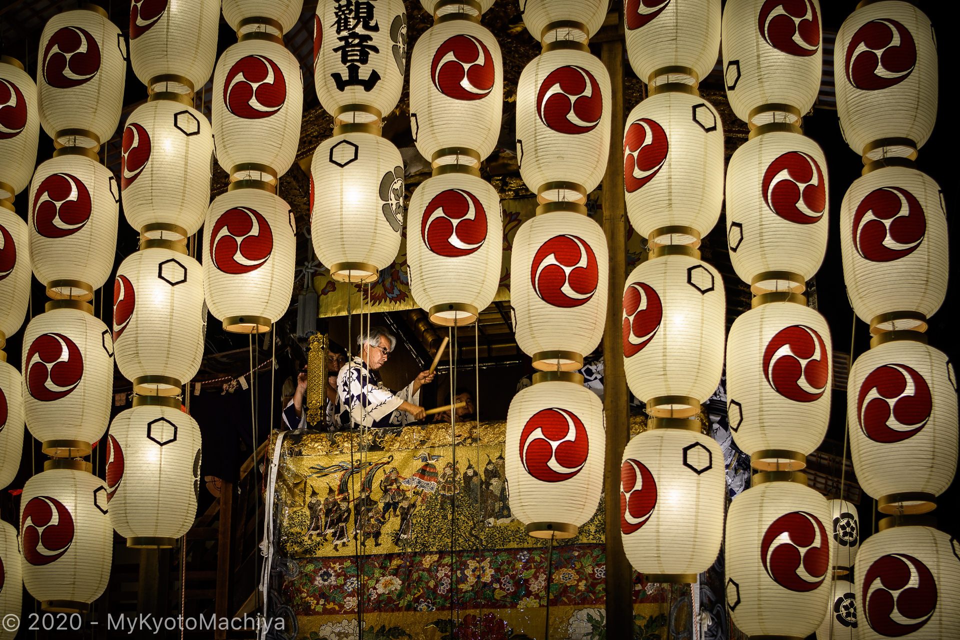 The Kita-Kannon Yama float during the Yoi-Yama evening, Gion Mat
