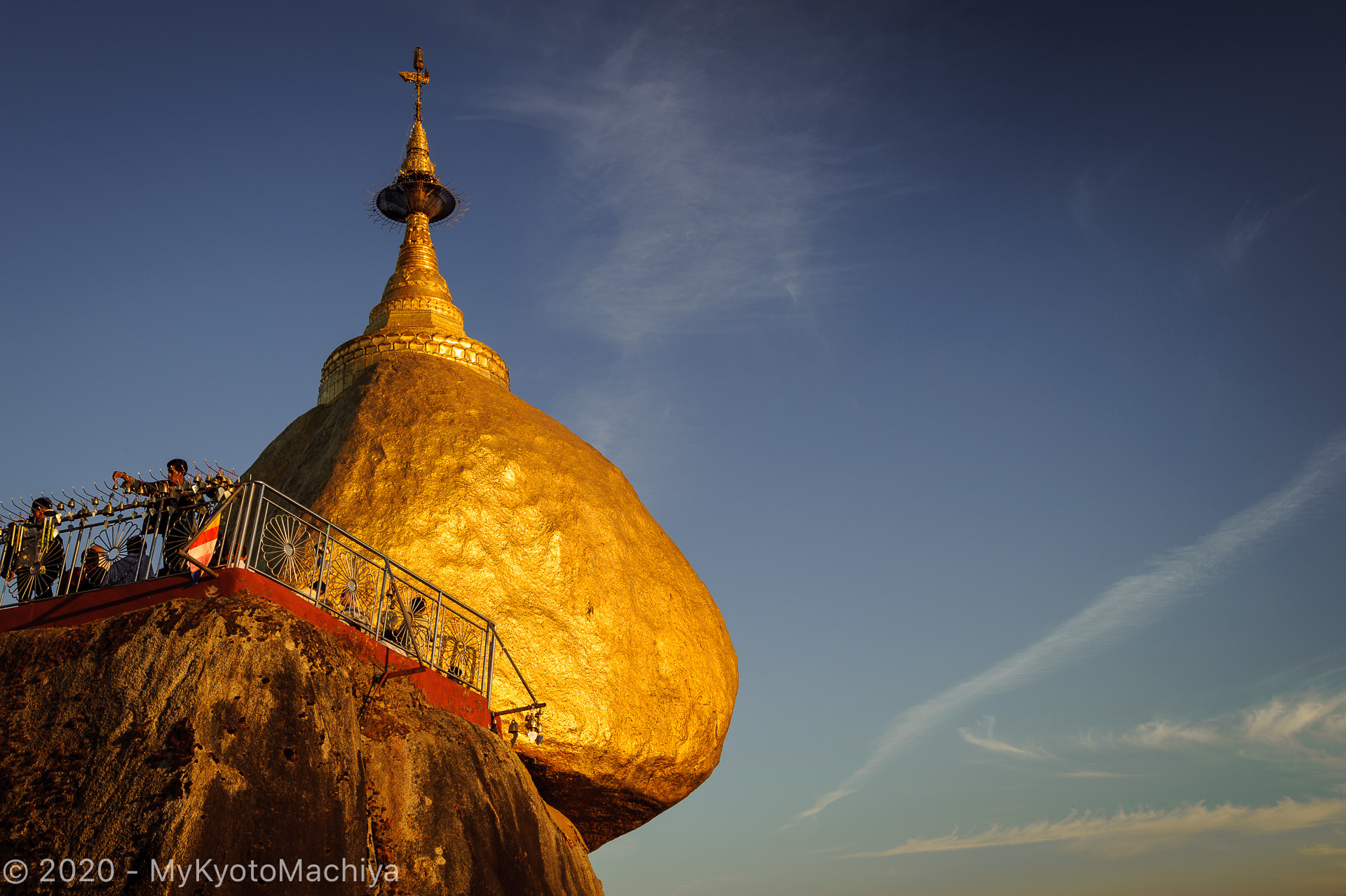 The golden rock, Kyaikhtiyo, Burma