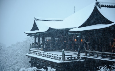 Kiyomizu-Dera under snow